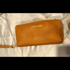 MICHAEL KORS wristlet wallet